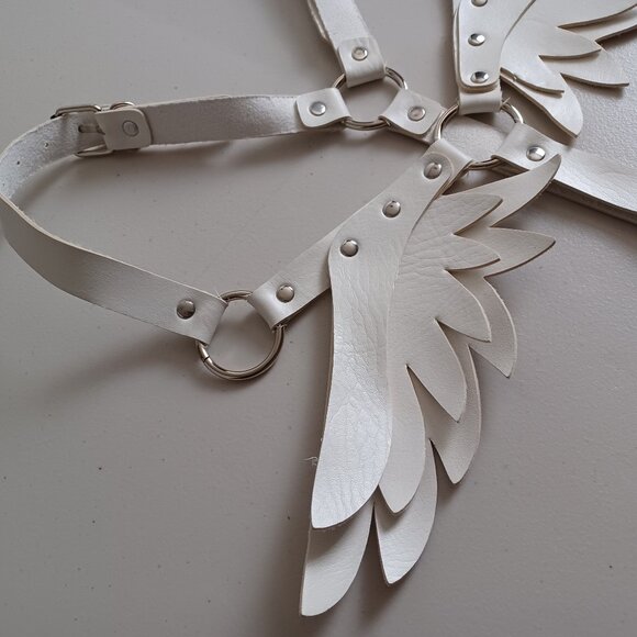 Leather Harness with Angel Wings - Picture 5 of 12